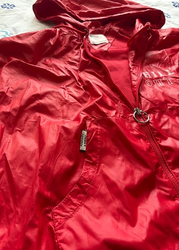 bershka kırmızı Kapüşonlu yağmurluk - Görsel 3