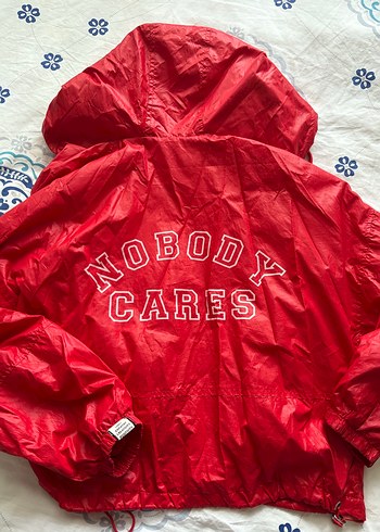bershka kırmızı Kapüşonlu yağmurluk - Görsel 5