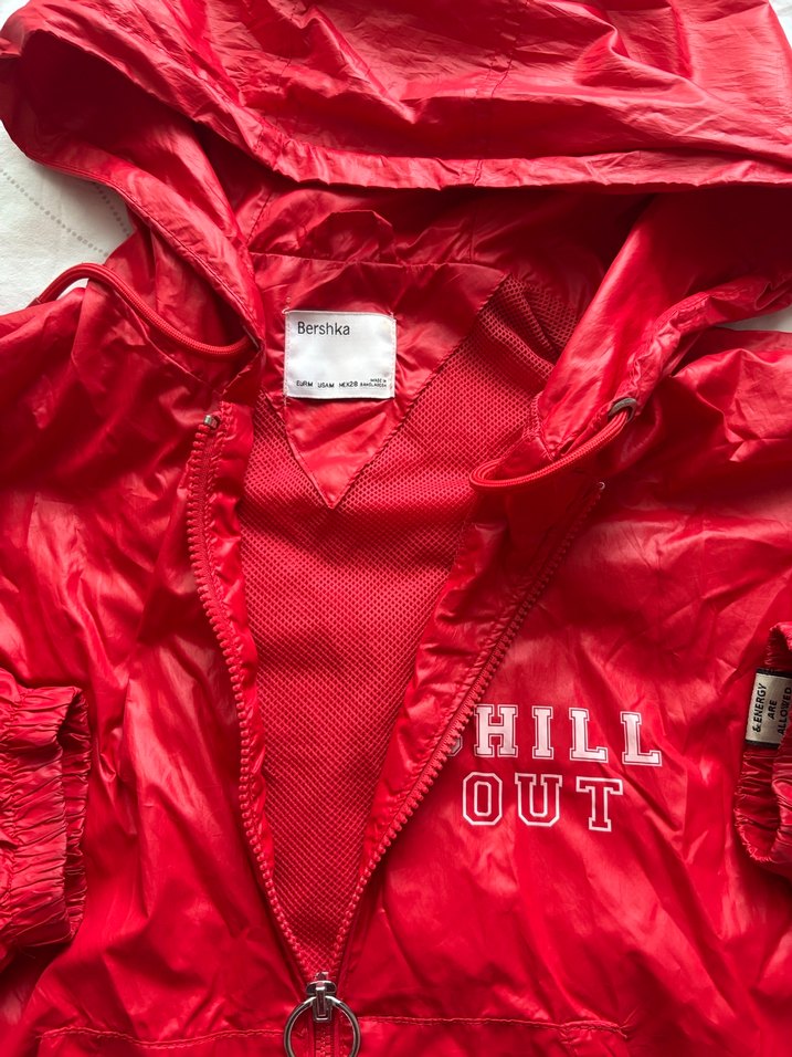 bershka kırmızı Kapüşonlu yağmurluk - Görsel 2