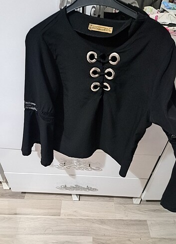 Kol detaylı bluz