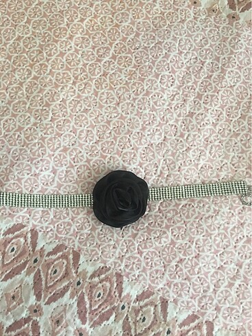Gül detaylı kolye