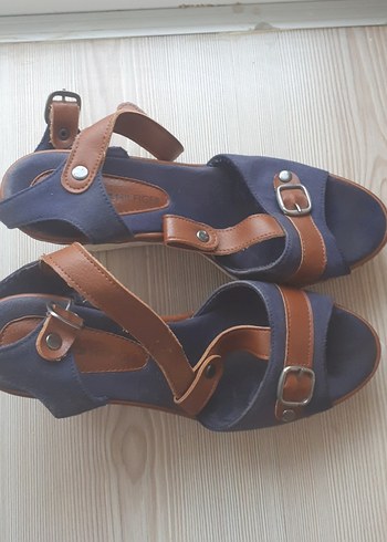 Mavi Süet Tokalı Dolgu Topuk Sandalet - Görsel 3