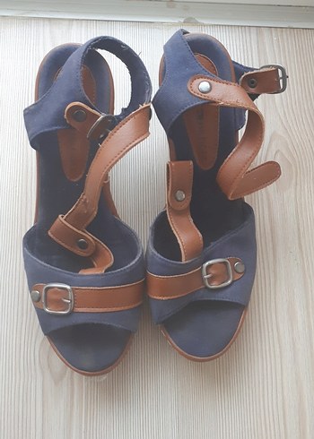 Mavi Süet Tokalı Dolgu Topuk Sandalet - Görsel 2