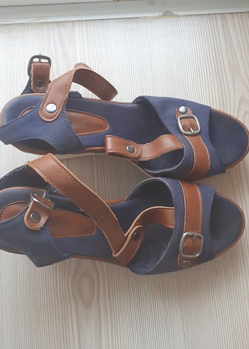 Mavi Süet Tokalı Dolgu Topuk Sandalet - Görsel 4