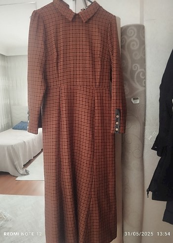Düğmeli Kahverengi Ekose Uzun Elbise