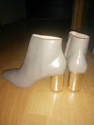 Zara Gri Renkli Metal Topuklu Bot
