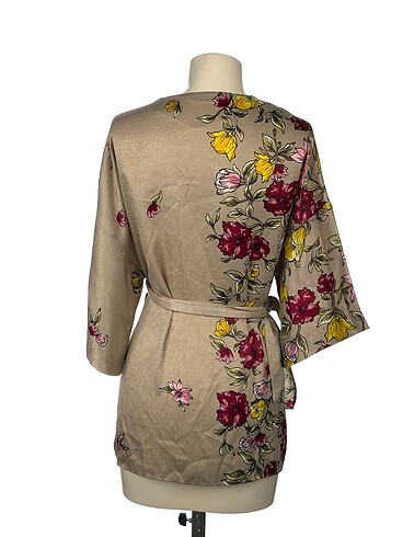 s Beden Zara Bluz %70 İndirimli.
