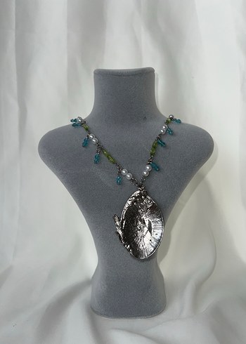 Yeşil Kelebek Desenli Boncuklu Mini Kolye - Görsel 2