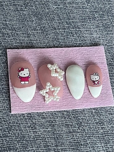Hello kitty takma tırnak