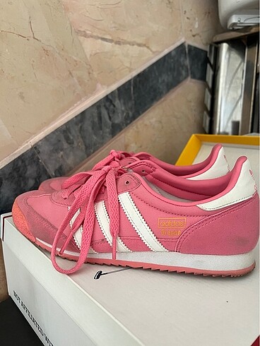 37 Beden Adidas kadın ayakkabı