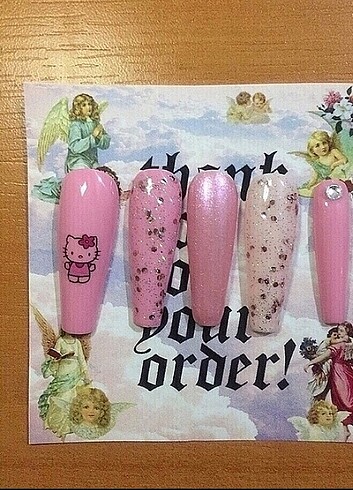 Takma tırnak hello kitty 
