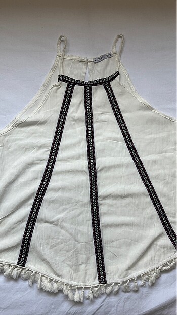 butik detaylı askılı üst
