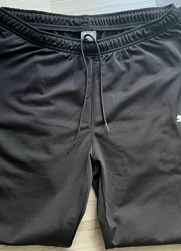 xl Beden siyah Renk Puma Orjinal eşofman altı.