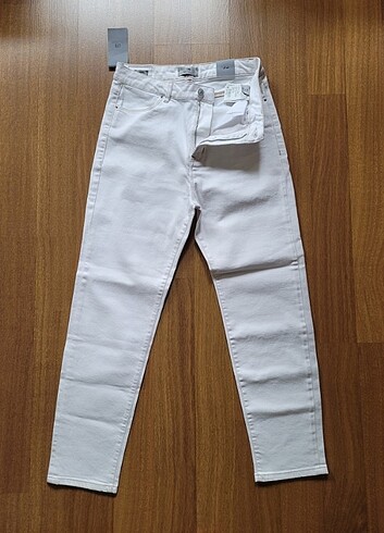 29 Beden beyaz Renk LTB, KOT PANTOLON 29