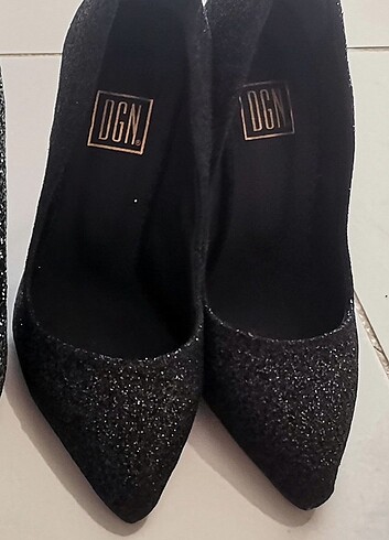 Payetli siyah stiletto