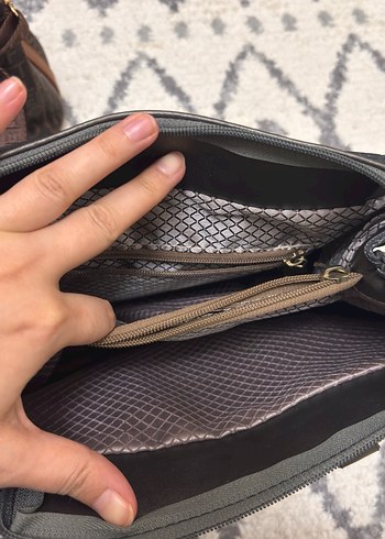 Gri Yılan Desenli Deri Kadın Çanta sıfırdır hiç kullanılmadı - Görsel 3