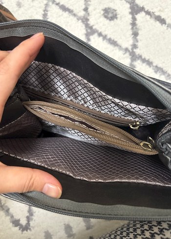 Gri Yılan Desenli Deri Kadın Çanta sıfırdır hiç kullanılmadı - Görsel 2
