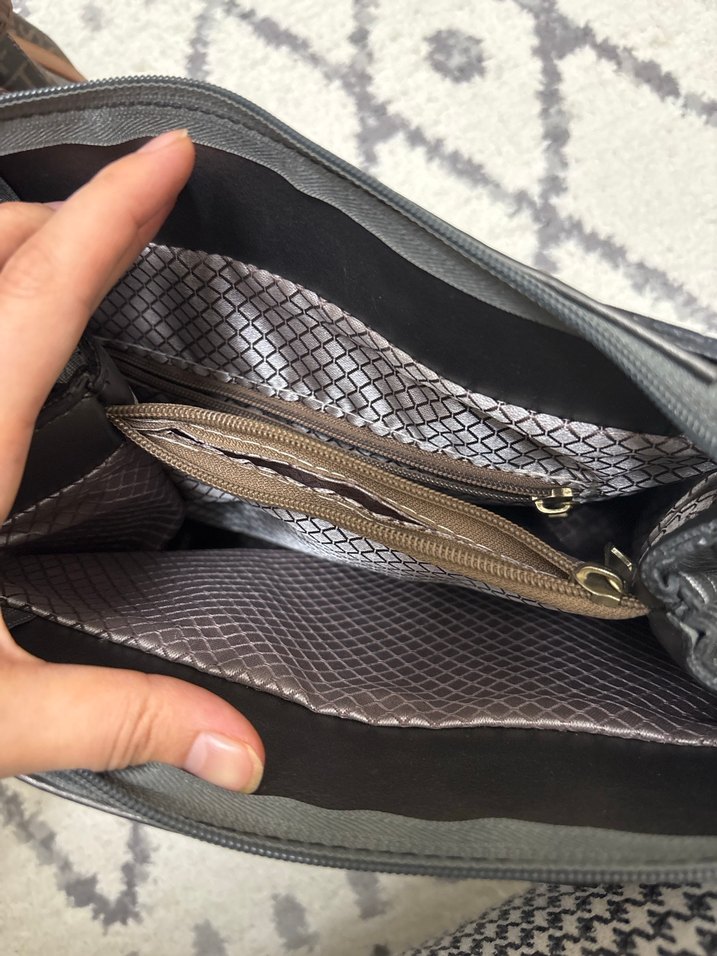 Gri Yılan Desenli Deri Kadın Çanta sıfırdır hiç kullanılmadı - Görsel 2