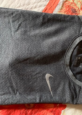 Gri Erkek Spor Tişörtü Nike