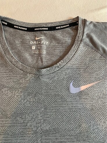 xl Beden gri Renk Nike sporcu tşörtü