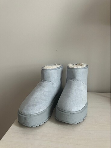 BERSHKA BEBEK MAVİSİ YÜKSEK TABALI UGG