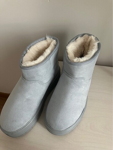 38,5 Beden BERSHKA BEBEK MAVİSİ YÜKSEK TABALI UGG