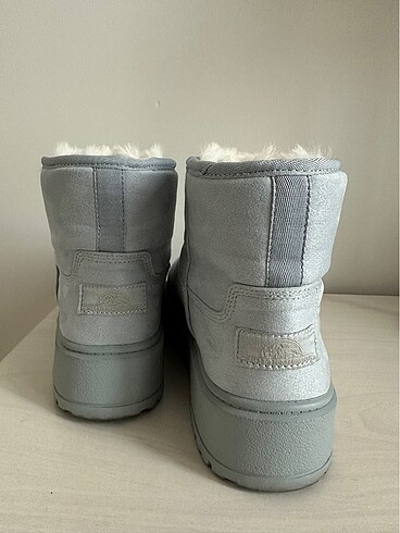 38,5 Beden mavi Renk BERSHKA BEBEK MAVİSİ YÜKSEK TABALI UGG