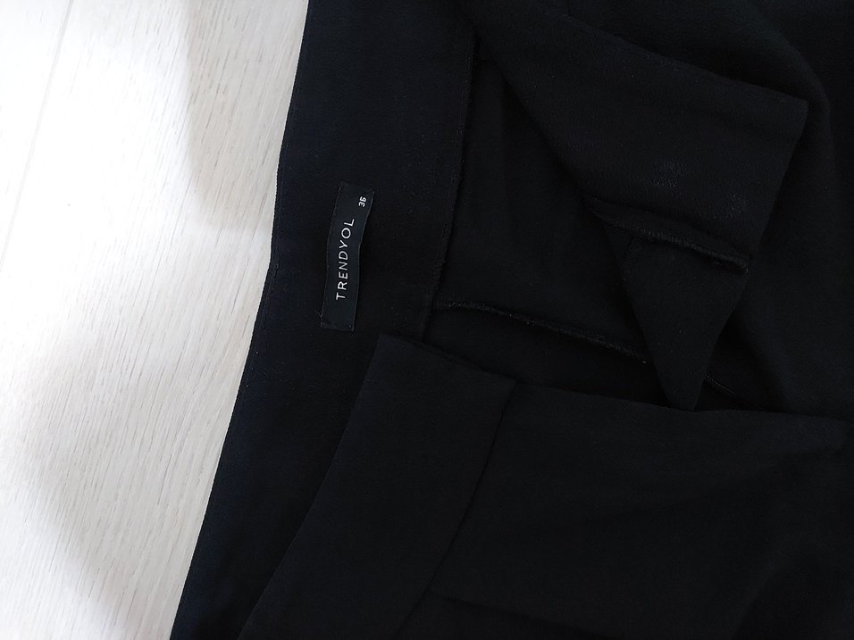 Kadın Siyah Pilili Kumaş Pantolon - Görsel 2