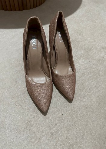 Bej Parlak Stiletto Kadın Topuklu Ayakkabı