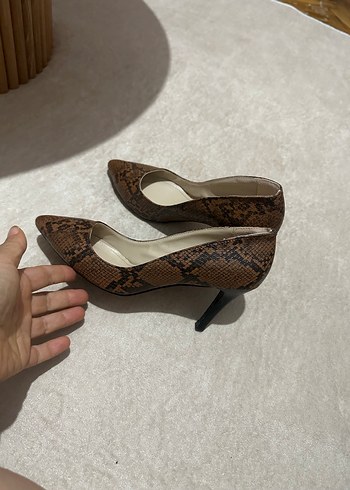 Fabrika Kahverengi Yılan Derisi Desenli Stiletto Topuklu