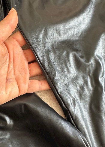 Zara Siyah Deri Kemerli Rahat Kesim Kadın Pantolon