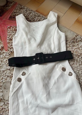 Beyaz Kuşaklı Uzun Kalem Elbise - Görsel 3