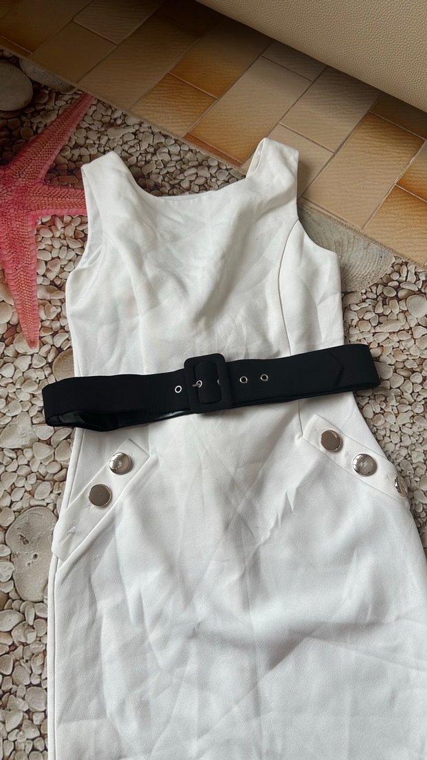 Beyaz Kuşaklı Uzun Kalem Elbise - Görsel 3