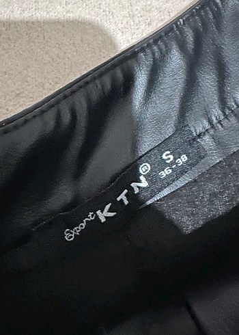 Düğmeli Siyah Parlak Deri Uzun Etek - Görsel 5