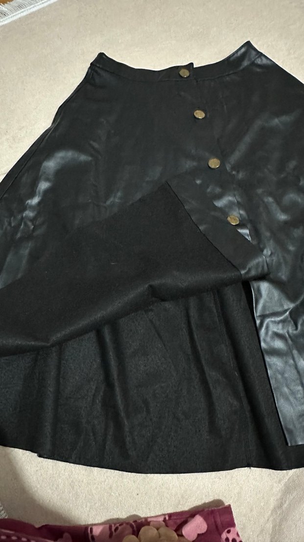 Düğmeli Siyah Parlak Deri Uzun Etek - Görsel 3