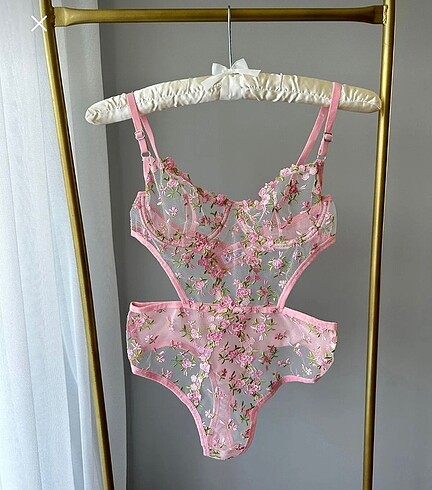 Çiçekli bodysuit