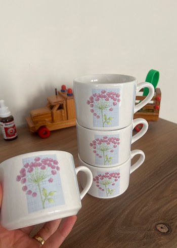 Beyaz Çiçek Desenli Pastel Kupa Seti