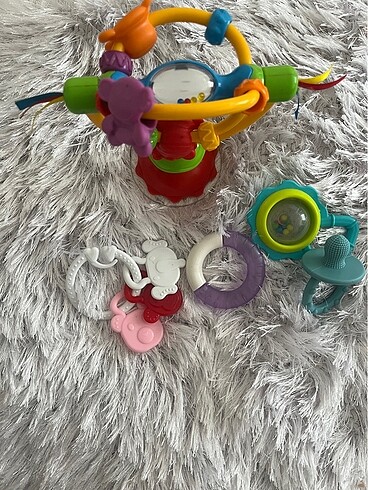 Mama sandalyesi oyuncağı , çıngıraklar ve diş kaşıyıcılar