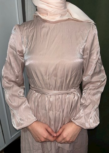 Tesettür abiye Birgül Bektaş Cindy Pudra Parlak Abiye Elbise - Görsel 2