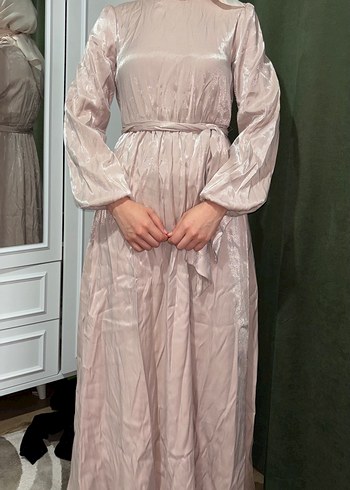 Tesettür abiye Birgül Bektaş Cindy Pudra Parlak Abiye Elbise - Görsel 3