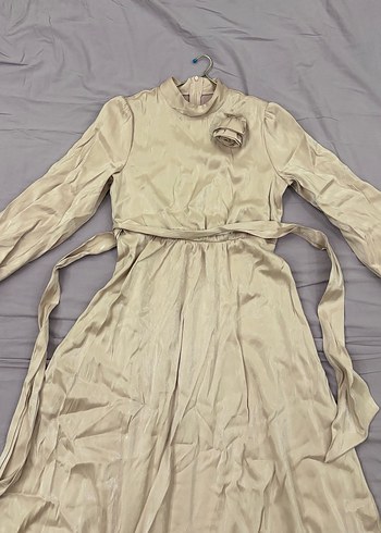 Tesettür abiye Birgül Bektaş Cindy Pudra Parlak Abiye Elbise - Görsel 8