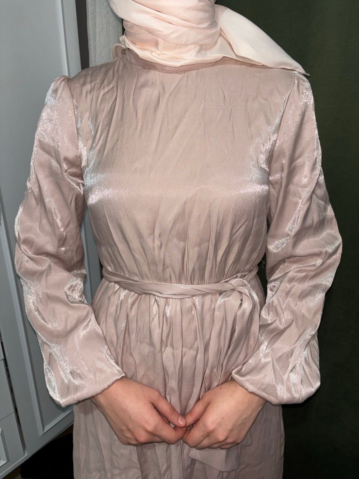 Tesettür abiye Birgül Bektaş Cindy Pudra Parlak Abiye Elbise - Görsel 2