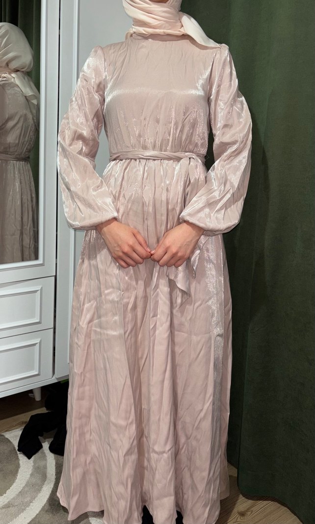 Tesettür abiye Birgül Bektaş Cindy Pudra Parlak Abiye Elbise - Görsel 3