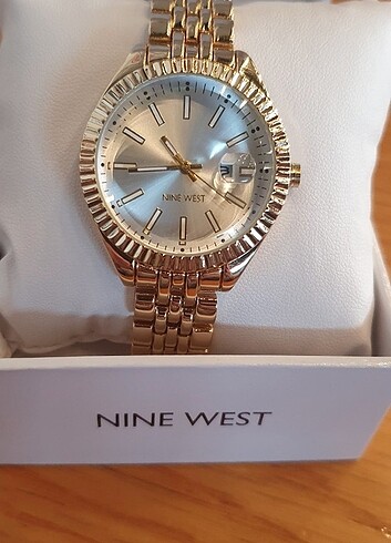 Nine west saat