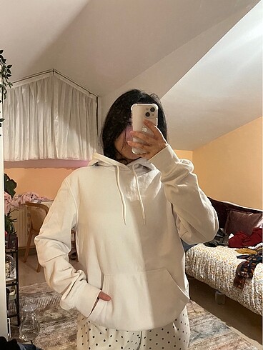 Beyaz H&M sweatshirt