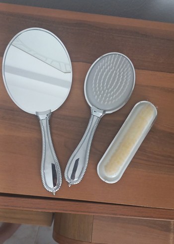 Gümüş Renkli Saç Fırçası ve Ayna Seti