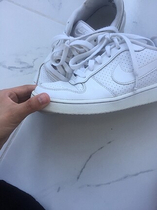 Beyaz nike ayakabı