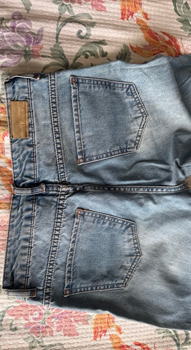 Düğmeli Yırtık Detaylı Kadın Kot Şort - Görsel 4