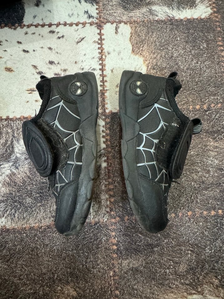 Erkek Çocuk Siyah Örümcek Desenli Spor Ayakkabı - Görsel 2