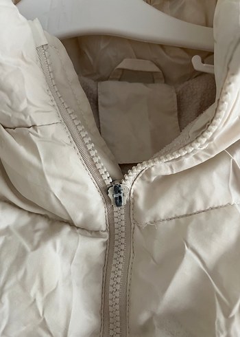 Zara Beyaz Kapüşonlu Fermuarlı mont - Görsel 3